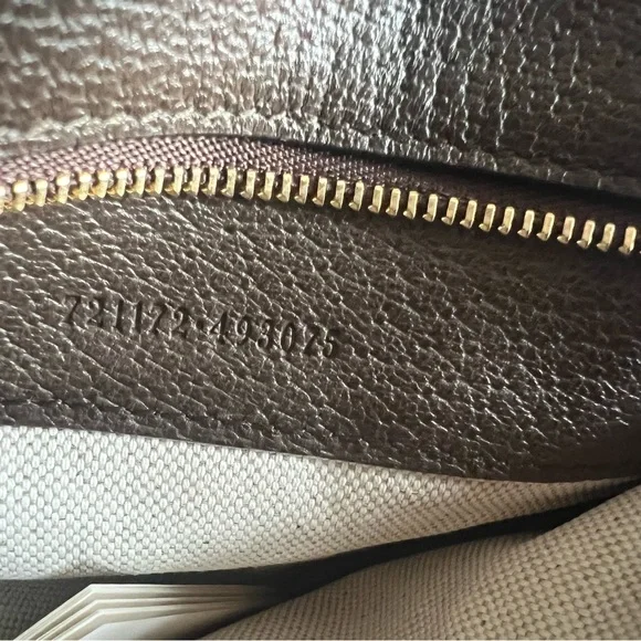 Like new Gucci purse. Only worn once. Receipt is in photos. - Picture 4 of 8